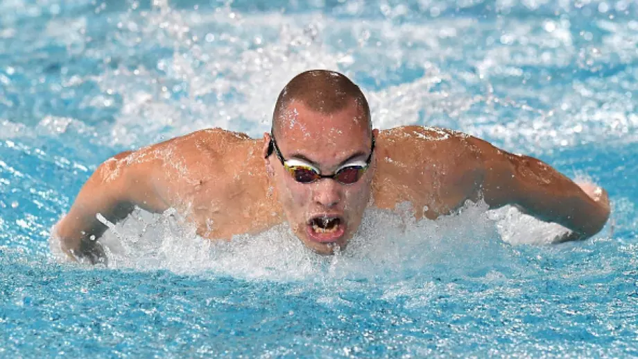 Антъни Иванов завърши шести на 200 метра бътерфлай на Световното първенство в малък басейн