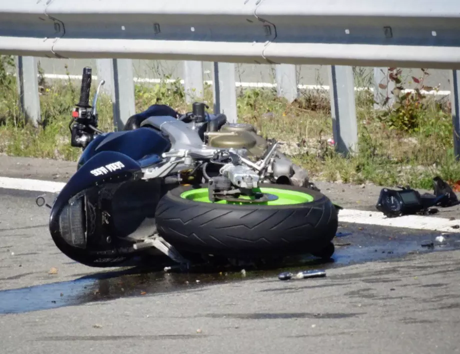 Моторист загина в тежка катастрофа в София