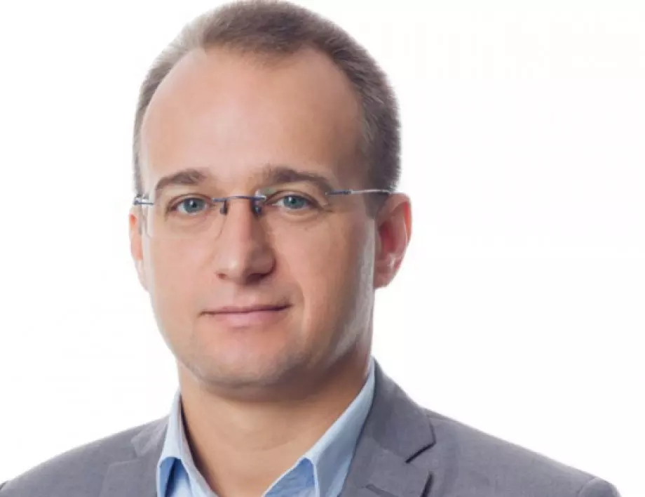 Симеон Славчев призова БСП да напусне парламента и отправи предложение