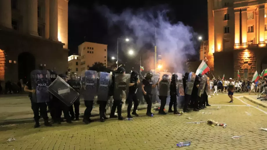 72 часа арест за мъж, заловен с бомбички на протеста