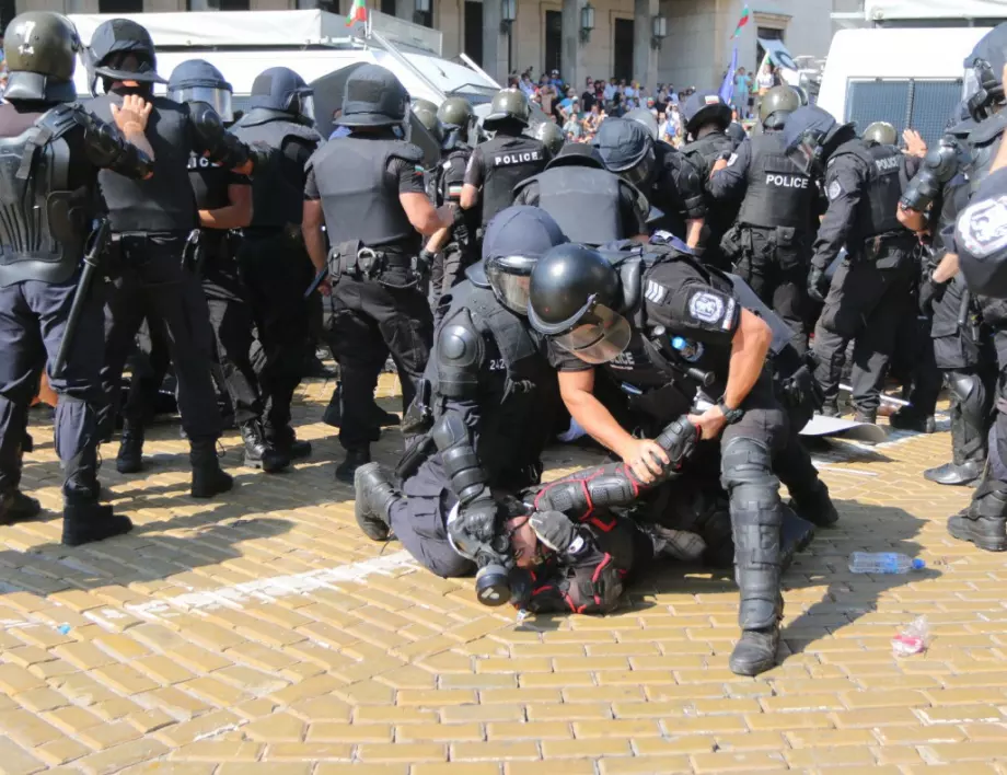 Позволява ли законът на МВР да използва външни сили при протестите?