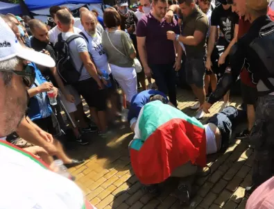 Фотограф на агенция „Франс прес“ ранен на протестите в България 