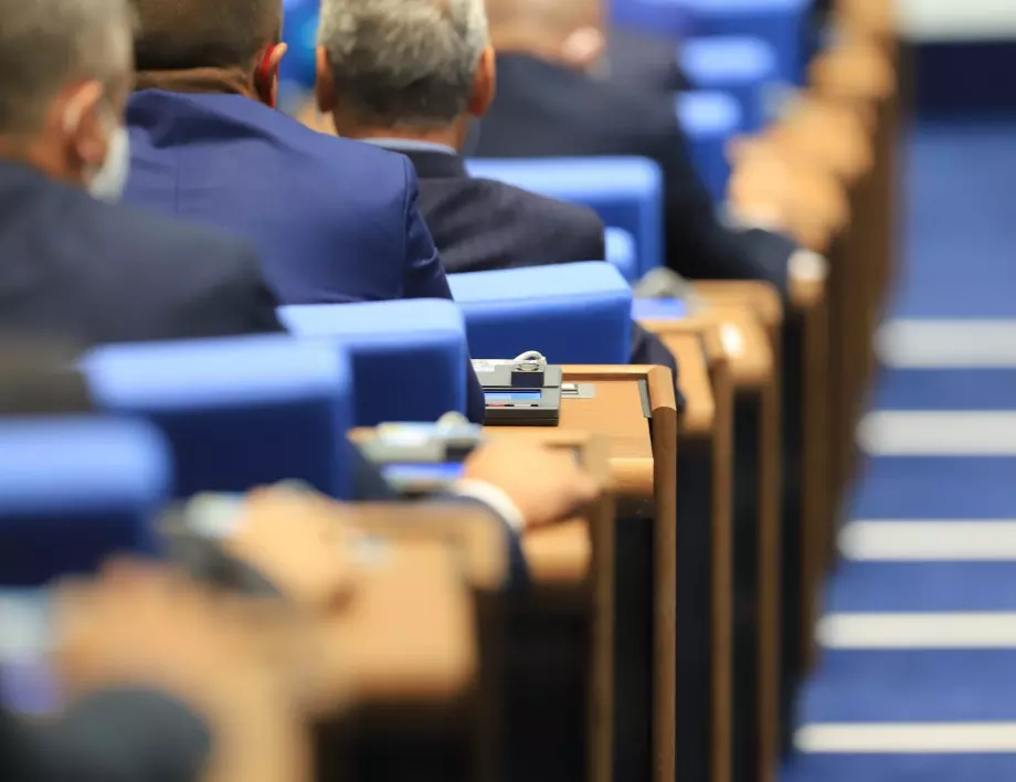 Депутатите решават за свикването на Велико Народно събрание