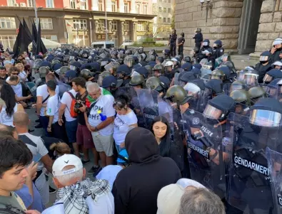 Протестът с ултиматум към Караянчева, няколко неуспешни опита за пробив на полицейски кордон