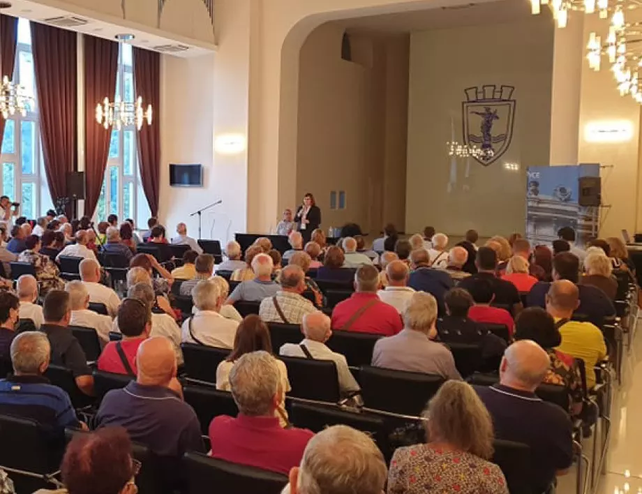 Корнелия Нинова в Русе: БСП е гарант за сигурност и стабилност