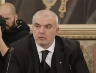 Депутат от ГЕРБ защити полицията и отправи обвинение към демонстрантите, но с правописни грешки (СНИМКА)