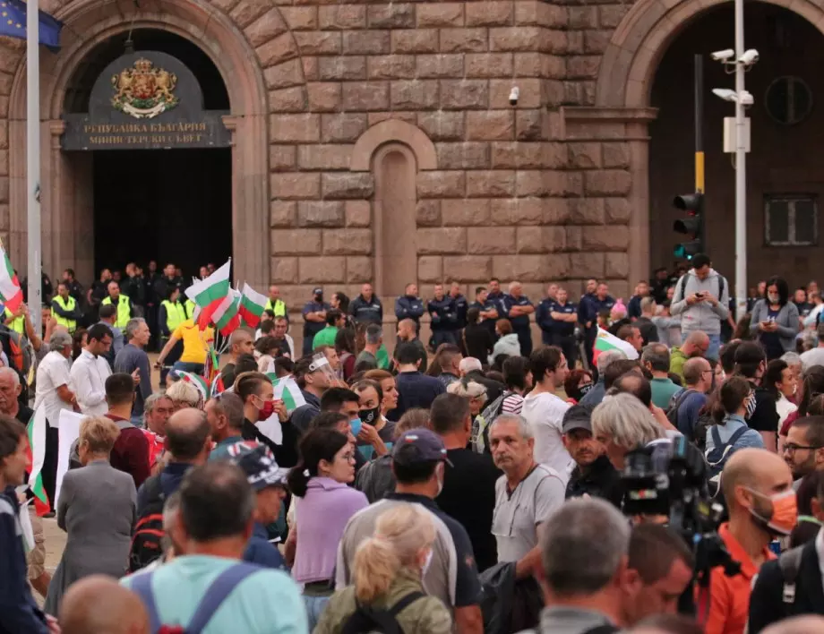 Политолог: Има не криза, а крах на българските институции