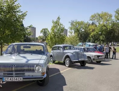 Парад в Стара Загора събира над 170 ретро автомобила  