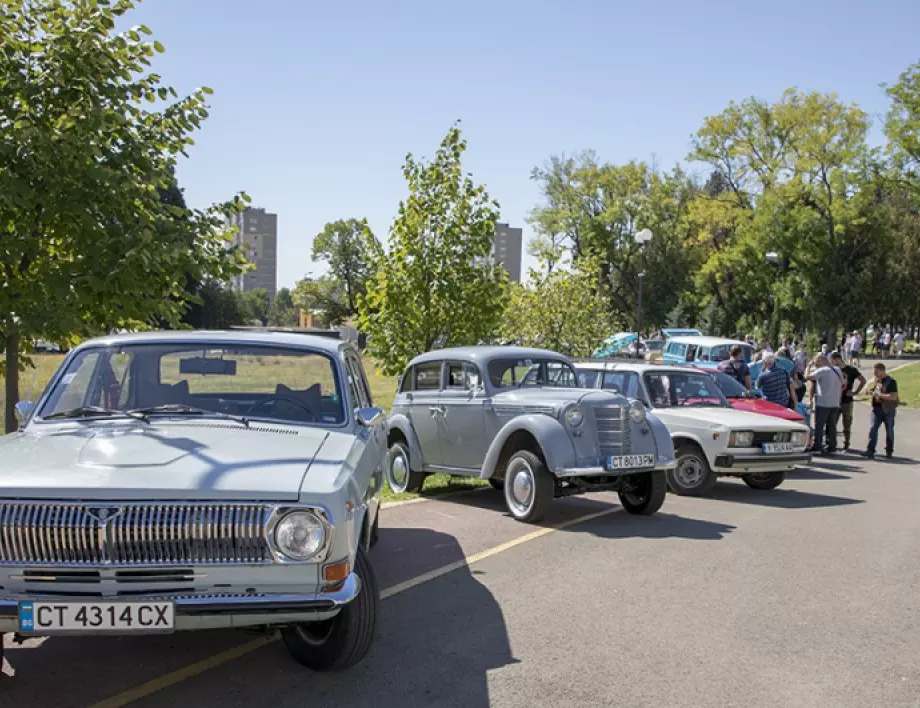Парад в Стара Загора събира над 170 ретро автомобила  