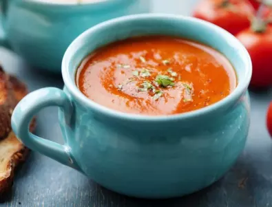 Рецепта на деня: Доматена супа топчета
