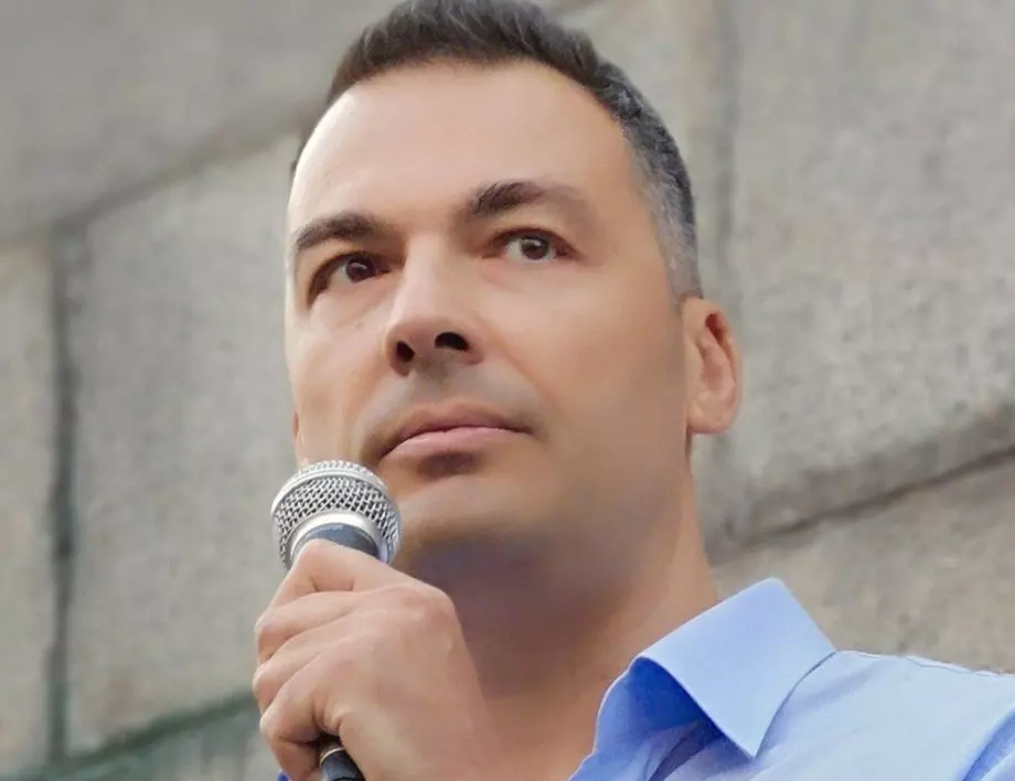 Адв. Емил Георгиев: Протестът продължава, макар и годината да е нова, старите номера остават