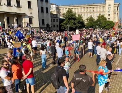 Politico: Защо протестират българите?