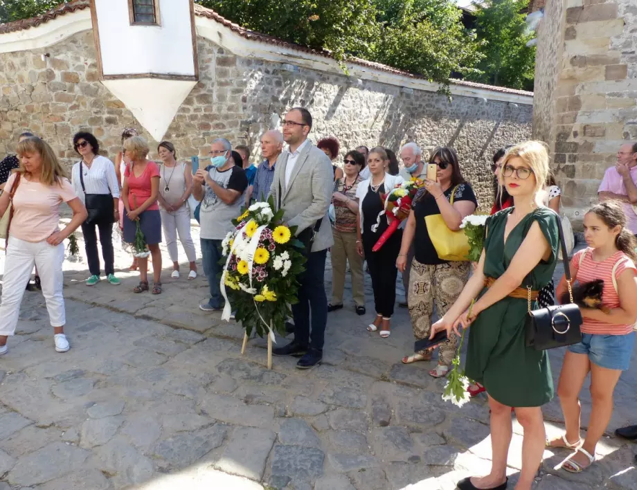 Признателни пловдивчани почетоха 120-тата годишнина от рождението на Никола Алваджиев