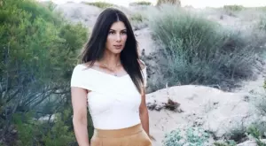 {{ otherArticle[0].article.title }}