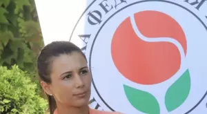 {{ otherArticle[0].article.title }}