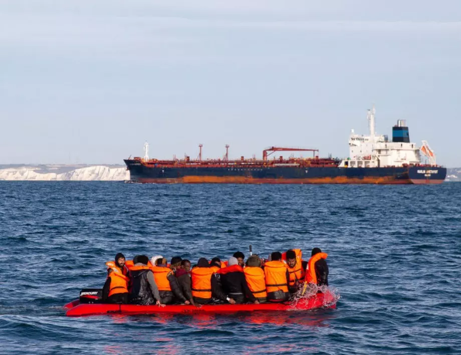 Кораб спаси 440 мигранти в Средиземно море 