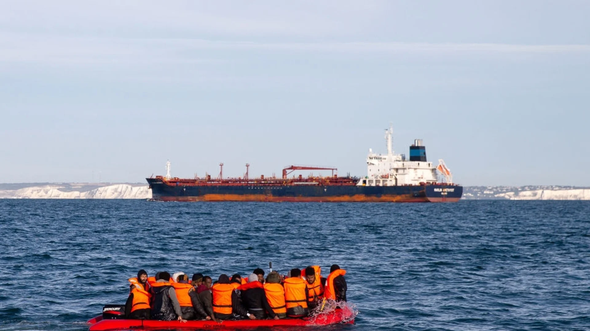 Лодка с около 40 мигранти на борда е изчезнала в Средиземно море