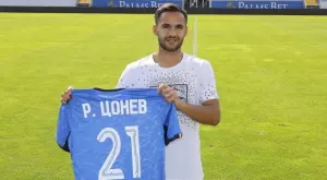 {{ otherArticle[0].article.title }}