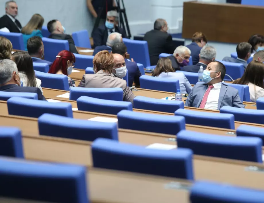 Парламентът ще разисква справянето с COVID-19 и мерките срещу заразата