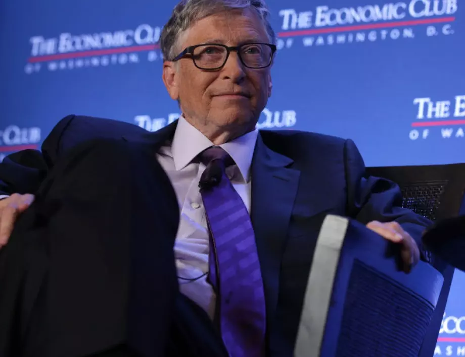 Бил Гейтс: Антиваксерските конспирации срещу мен и д-р Фаучи са "жалки"