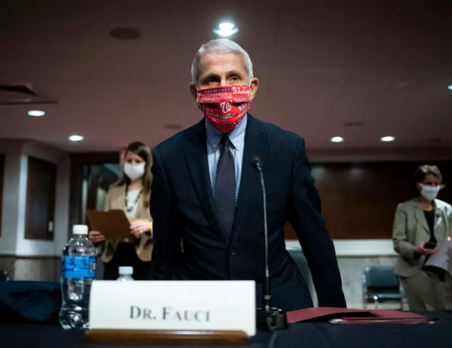 Водещият американски инфекционист д-р Антъни Фаучи напуска Белия дом