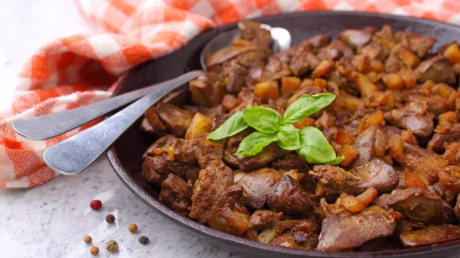 Разкриха тайната на вкусния печен дроб върху лук - в едната съставка е