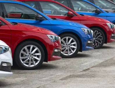 Продажбите на нови автомобили във Великобритания стигат 30-годишно дъно  