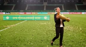 Жената, заради която би имало революция в Байерн, ако я уволнят