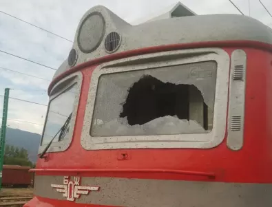 Прокуратурата във Варна с досъдебно производство за нанесена щета на влак и пострадал машинист