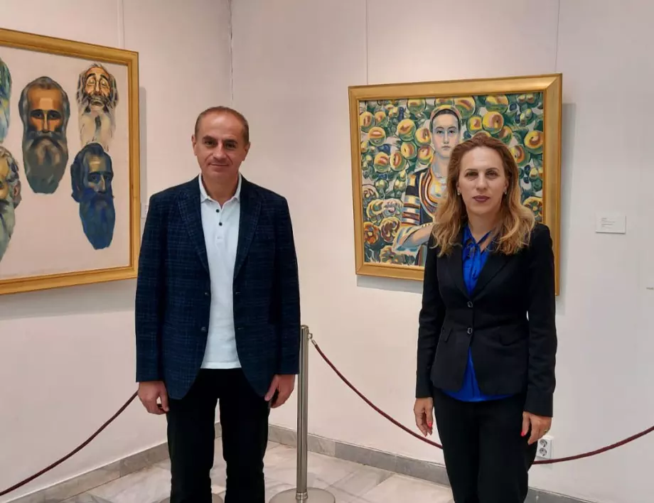 Министърът на туризма разгледа картините на Майстора в Кюстендил