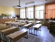 Деца се обвиняват за смъртта на учител с COVID-19, отказват да учат присъствено