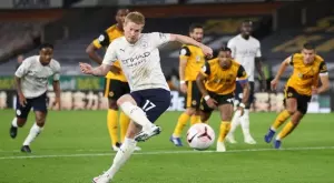 ВИДЕО: Играч на Уулвс промуши топката между краката на Де Бройне и направи красива асистенция