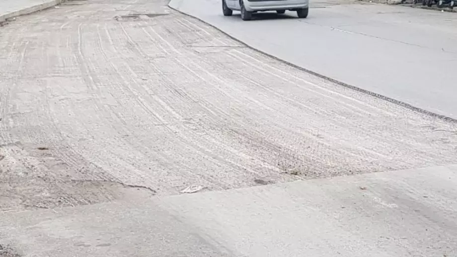 С изкърпване на настилки по плевенски улици и в някои села продължават текущите ремонти