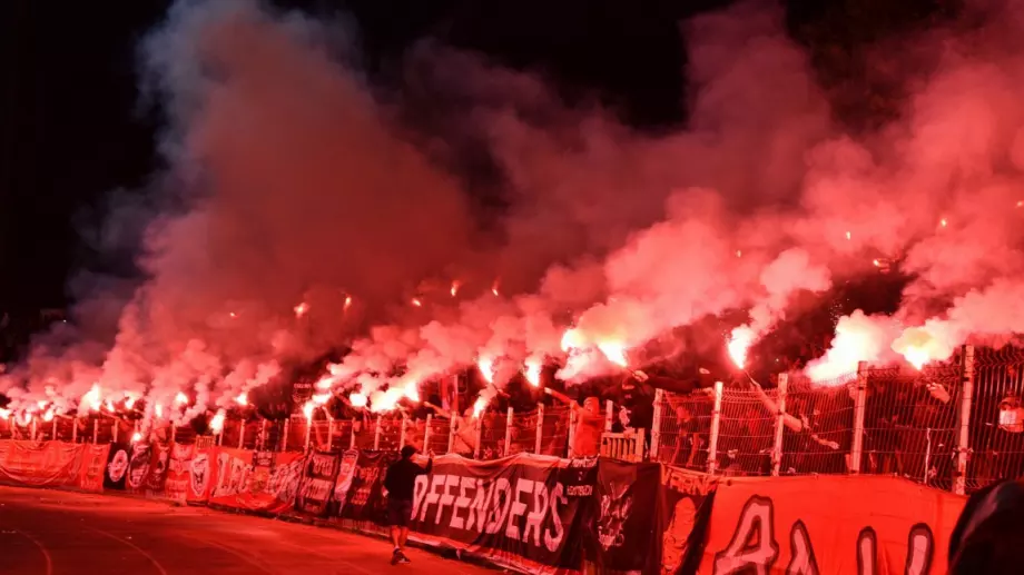 ВИДЕО: Феновете на ЦСКА с мощна подкрепа преди битката с Базел