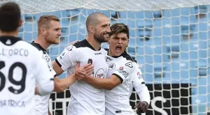 {{ otherArticle[0].article.title }}