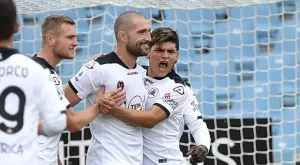 {{ otherArticle[0].article.title }}