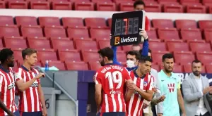 Интимни кадри на две футболни звезди изпаднаха от ... Библия (СНИМКИ)