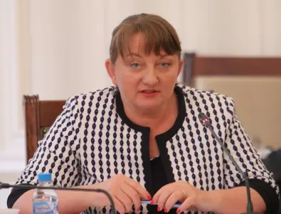 Сачева обяснява пред депутатите за заплатите по браншове