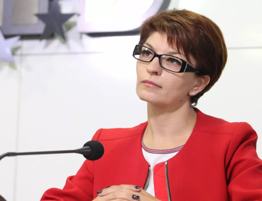 Десислава Атанасова: Трябва да се изчакат редовните избори