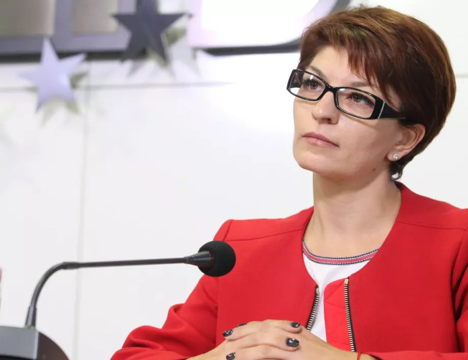 Десислава Атанасова: Другарко Нинова, как забравихте, че с Пеевски бяхте заместник - министри в едно и също правителство?