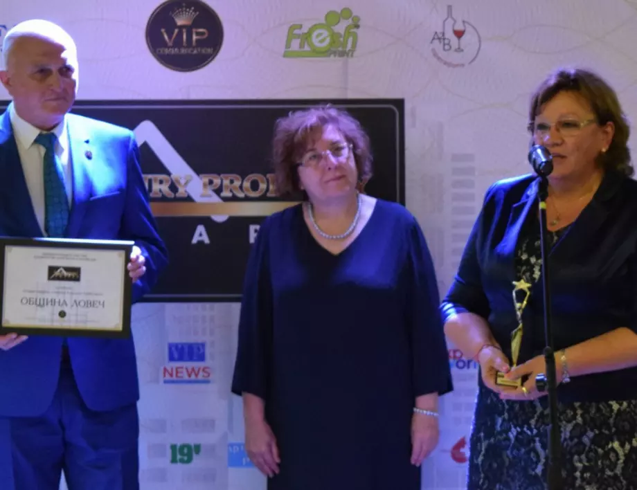 Кметът на Ловеч е отличен с наградата "LUXURY Property AWARDS 2020" за социалното жилище в кв. „Гозница“