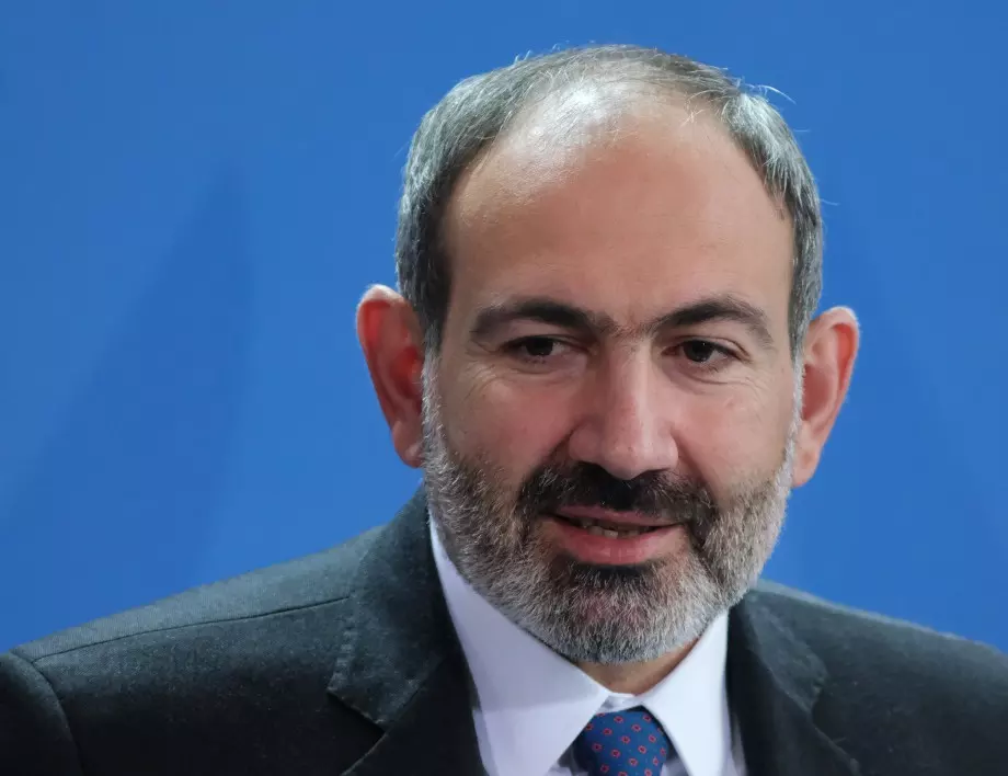 Арменският президент връчи на Никол Пашинян втори премиерски мандат
