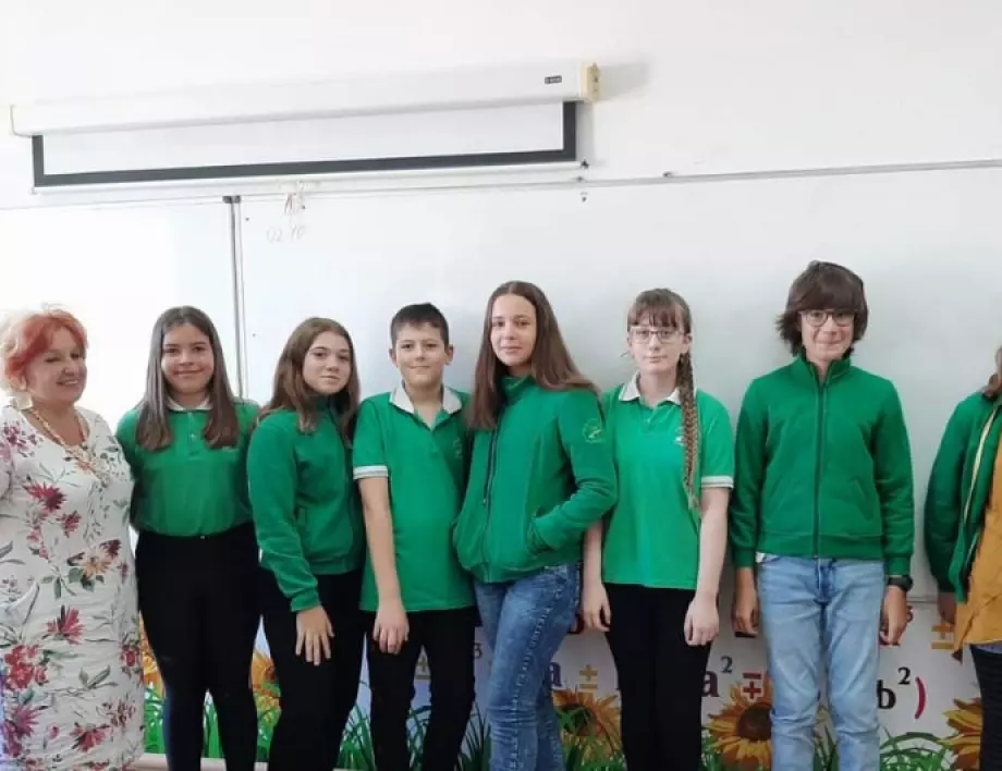 Ученици от училище „Кирил Христов” с рецитал за Деня на Стара Загора (СНИМКИ) 