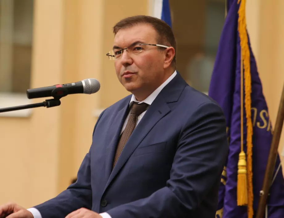 Здравният министър ще обсъжда коронавируса с Медицинския щаб в Пловдив