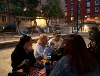 Швеция: До 8 души на маса в ресторант