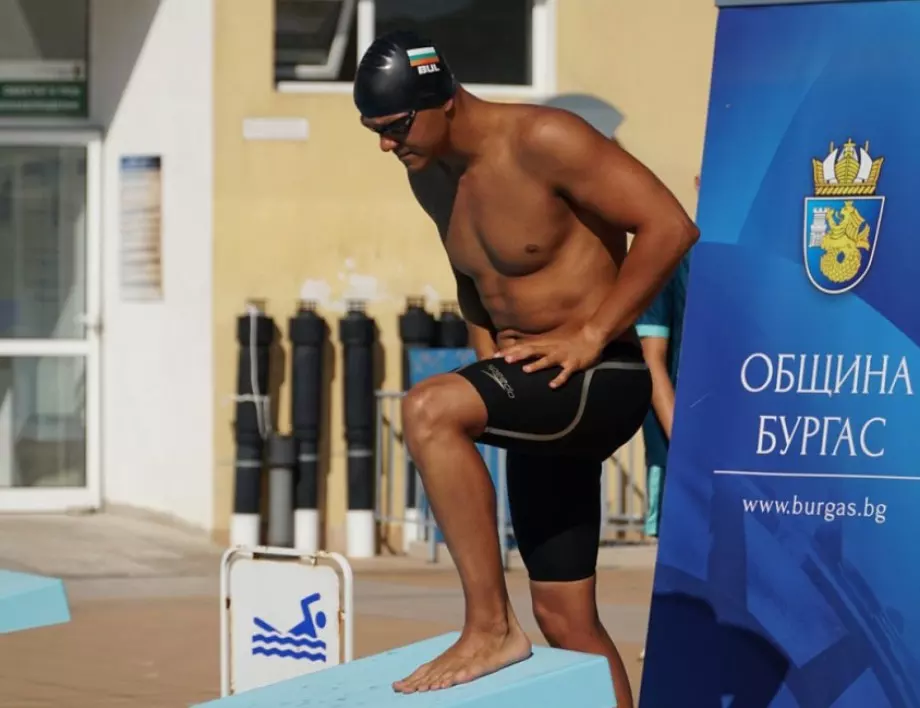  С 6-часово плуване на басейн "Флора" Цанко Цанков загря за големия маратон на 22 август
