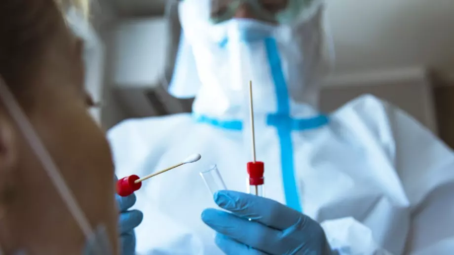 Нови мерки в четири френски града: Затварят баровете и ресторанти