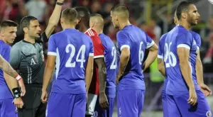 Обилният снеговалеж отложи двубой от Първа лига