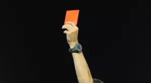 Футболист в Турция показа на съдията с телефона си, че е сгрешил и бе изгонен (ВИДЕО)