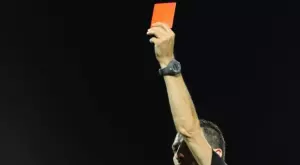 Прекратиха мач след масов бой, червени картони и футболист в "Пирогов"